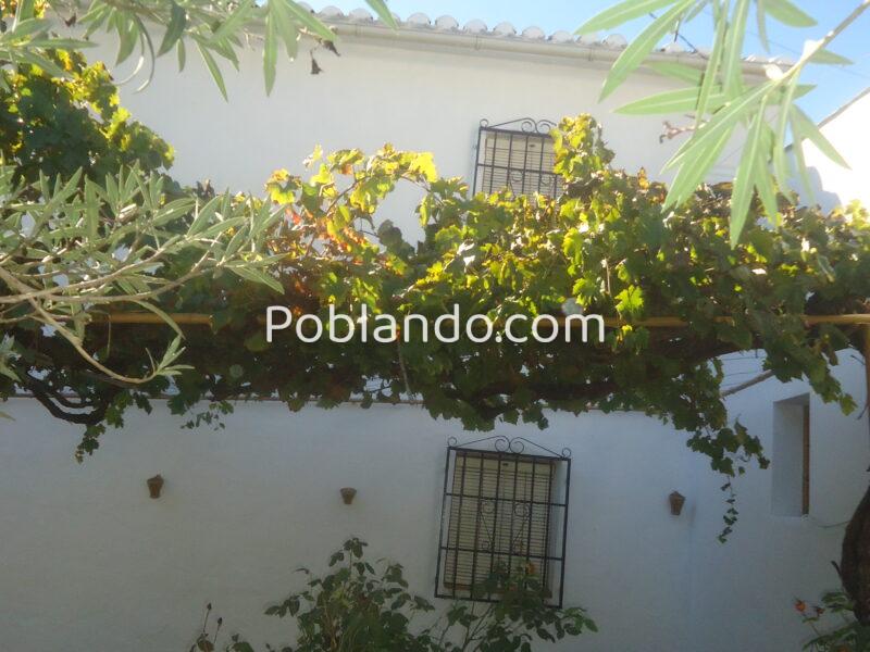 Vendo chalet con 276 metros cuadrados construidos y 691 metros cuadrados de terreno.