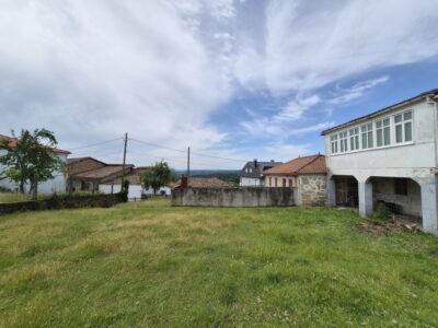 Casa unifamiliar con finca cerrada en Xunqueira de Espadañedo.