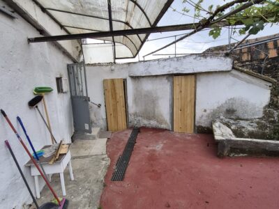 Casa unifamiliar con finca cerrada en Xunqueira de Espadañedo.