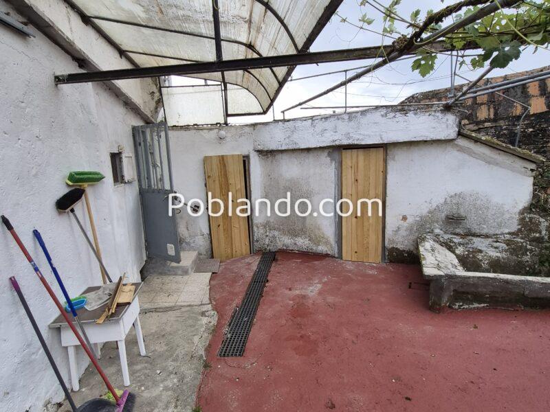 Casa unifamiliar con finca cerrada en Xunqueira de Espadañedo.