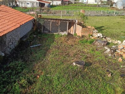 Casa unifamiliar con finca cerrada en Xunqueira de Espadañedo.