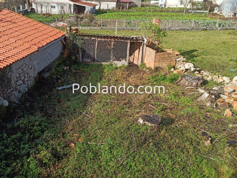 Casa unifamiliar con finca cerrada en Xunqueira de Espadañedo.