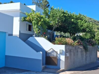 Casa y Terrenos en Santa María de Guía Gran Canaria 100% HABITABLE DESDE YA RECIEN SANEADA Y PINTADA!!!!