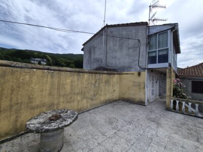 Casa unifamiliar con finca cerrada en Xunqueira de Espadañedo.
