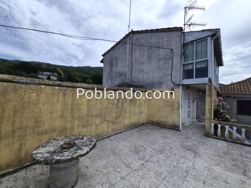 Casa unifamiliar con finca cerrada en Xunqueira de Espadañedo.