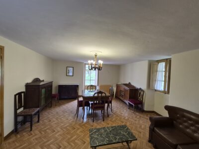 Casa unifamiliar con finca cerrada en Xunqueira de Espadañedo.