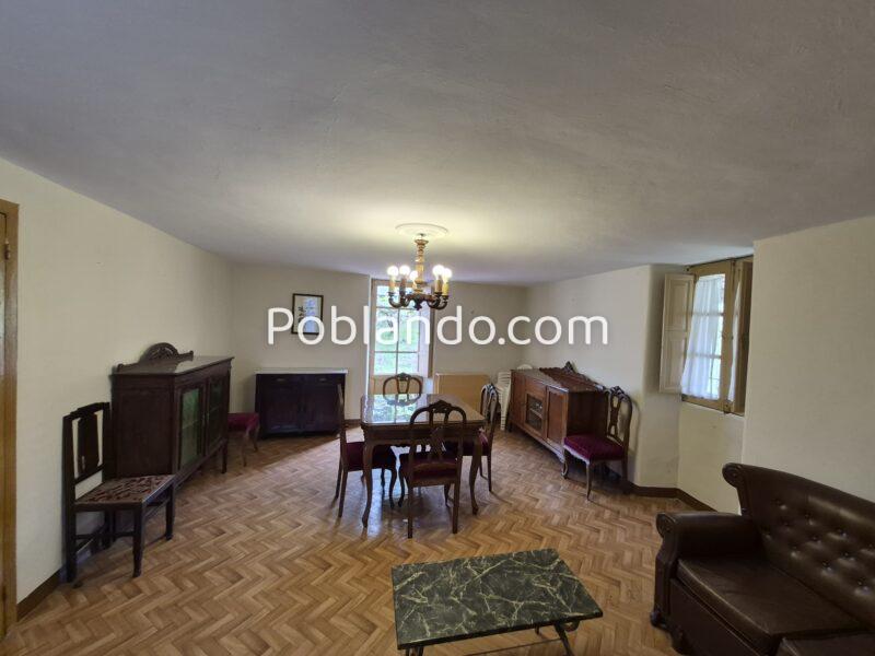 Casa unifamiliar con finca cerrada en Xunqueira de Espadañedo.