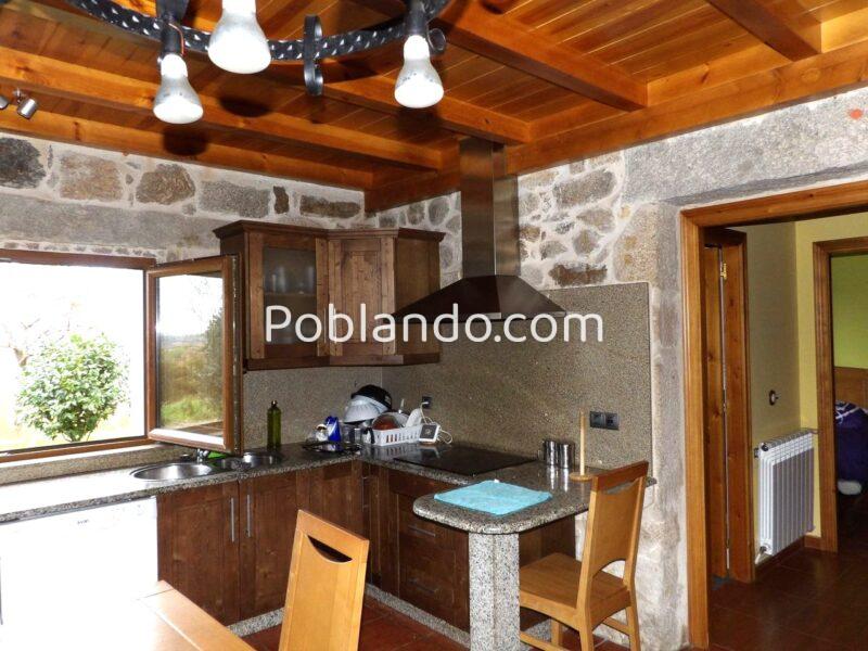 Casa de piedra reformada con Finca de 5 hectáreas con castaños