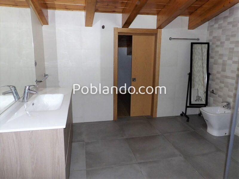 Casa de piedra reformada con Finca de 5 hectáreas con castaños