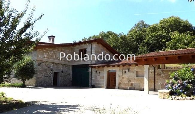 Casa de piedra reformada con Finca de 5 hectáreas con castaños