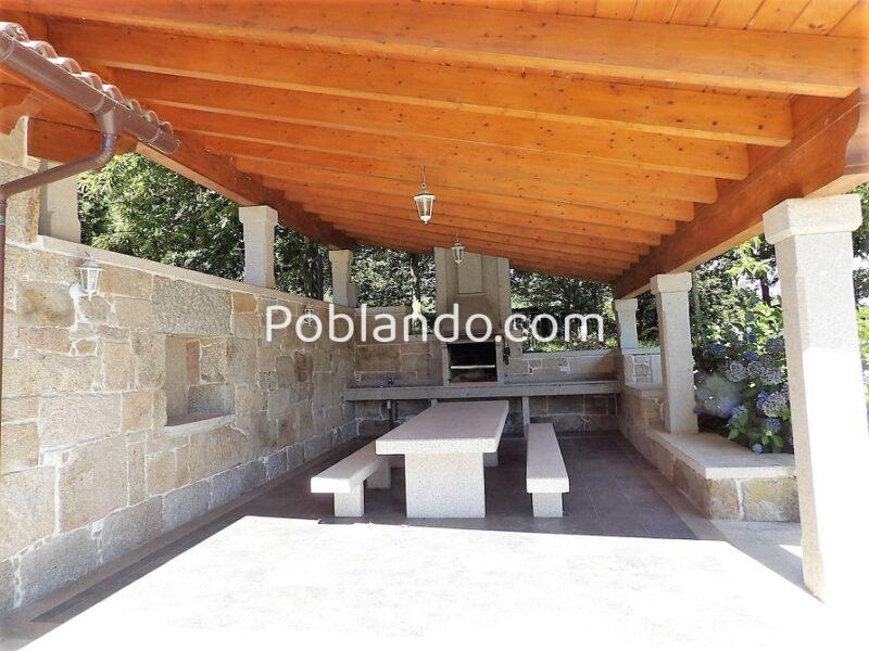 Casa de piedra reformada con Finca de 5 hectáreas con castaños
