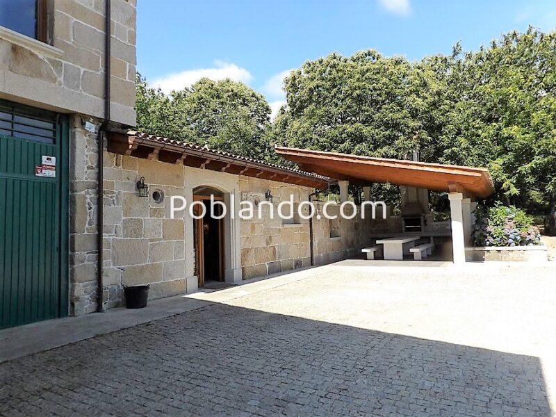 Casa de piedra reformada con Finca de 5 hectáreas con castaños