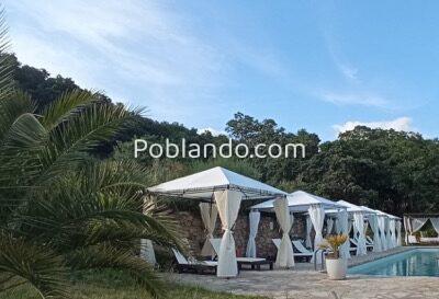 Hotel boutique en funcionamiento en Sierra de Gata · finca privada de 12 ha · alto potencial de crecimiento y ampliación.