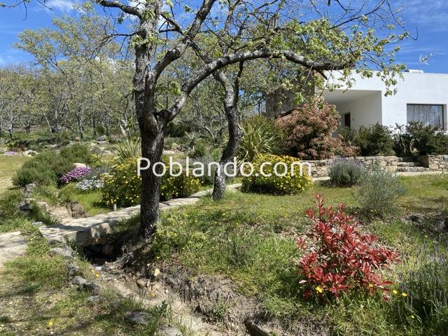Hotel boutique en funcionamiento en Sierra de Gata · finca privada de 12 ha · alto potencial de crecimiento y ampliación.