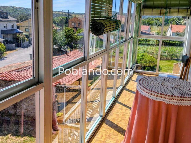 Casa unifamiliar con finca cerrada en Xunqueira de Espadañedo.