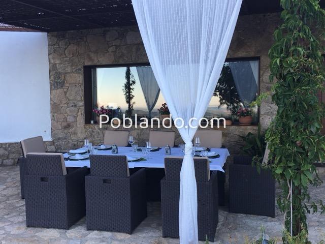 Hotel boutique en funcionamiento en Sierra de Gata · finca privada de 12 ha · alto potencial de crecimiento y ampliación.