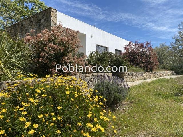 Hotel boutique en funcionamiento en Sierra de Gata · finca privada de 12 ha · alto potencial de crecimiento y ampliación.