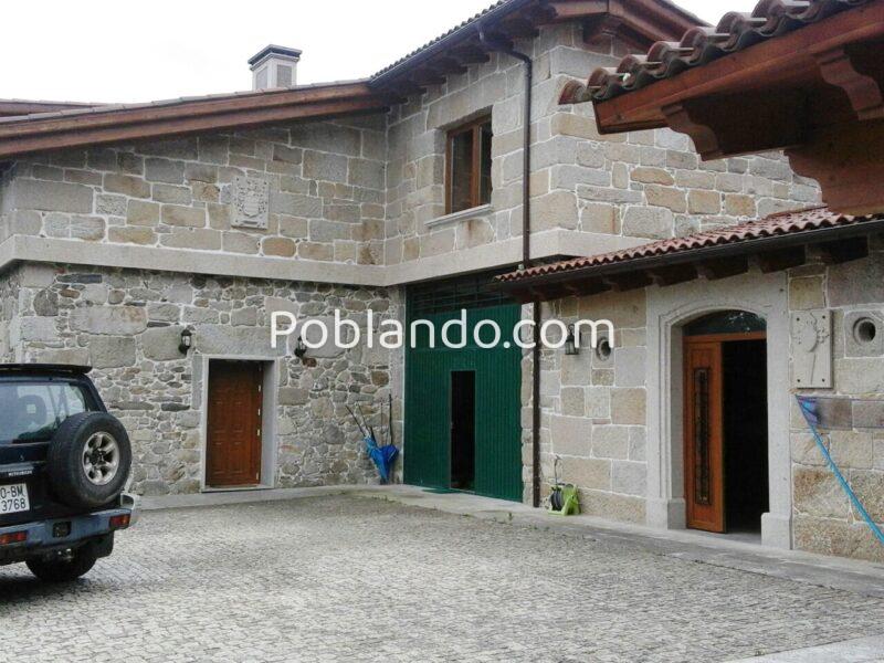Casa de piedra reformada con Finca de 5 hectáreas con castaños