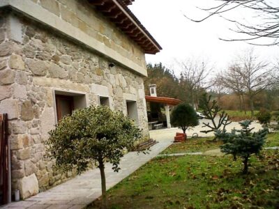 Casa de piedra reformada con Finca de 5 hectáreas con castaños