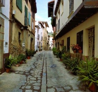 ¡EL BALCÓN PRIVADO DE LA VERA! SOLAR URBANO PREMIUM EN PASARÓN DE LA VERA