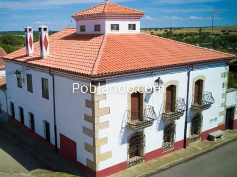 Casa RÚSTICA de 10 dormitorios