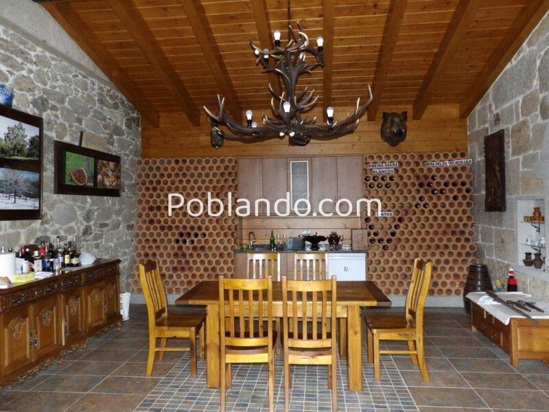 Casa de piedra reformada con Finca de 5 hectáreas con castaños