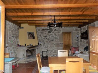 Casa de piedra reformada con Finca de 5 hectáreas con castaños