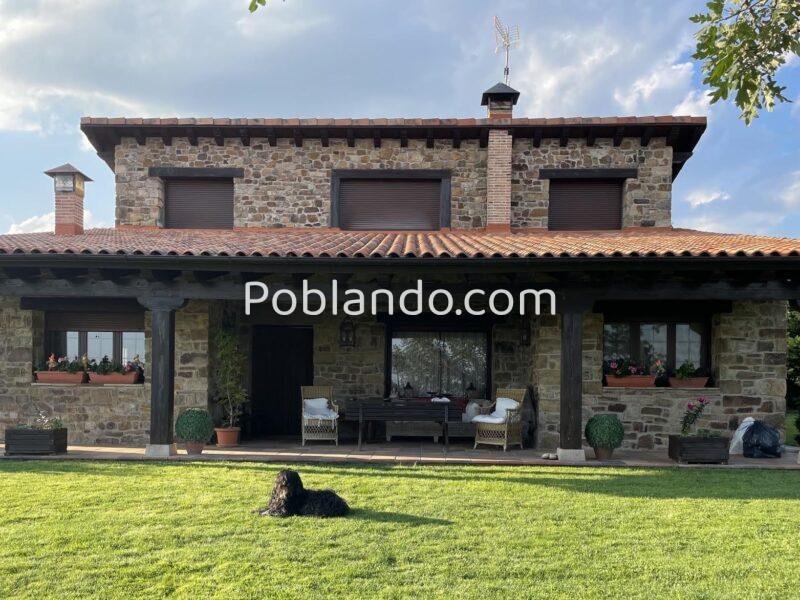 Casa Independiente de madera y piedra