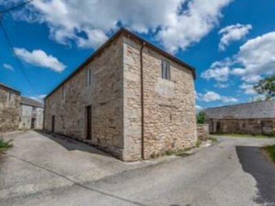Casa de piedra con parcela