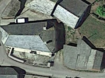 Casa de piedra con parcela