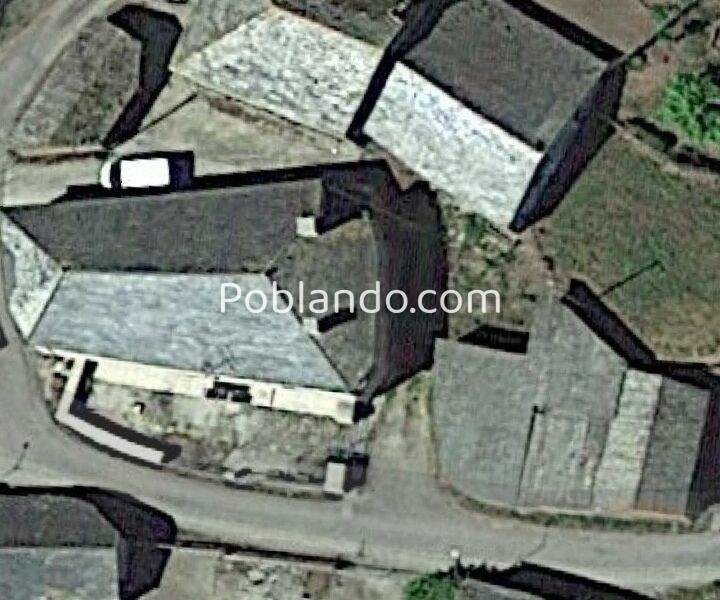 Casa de piedra con parcela