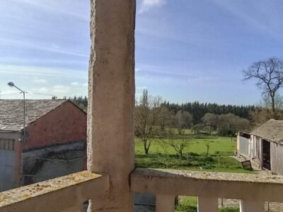 Casa de piedra con parcela