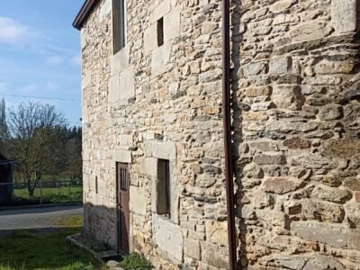 Casa de piedra con parcela