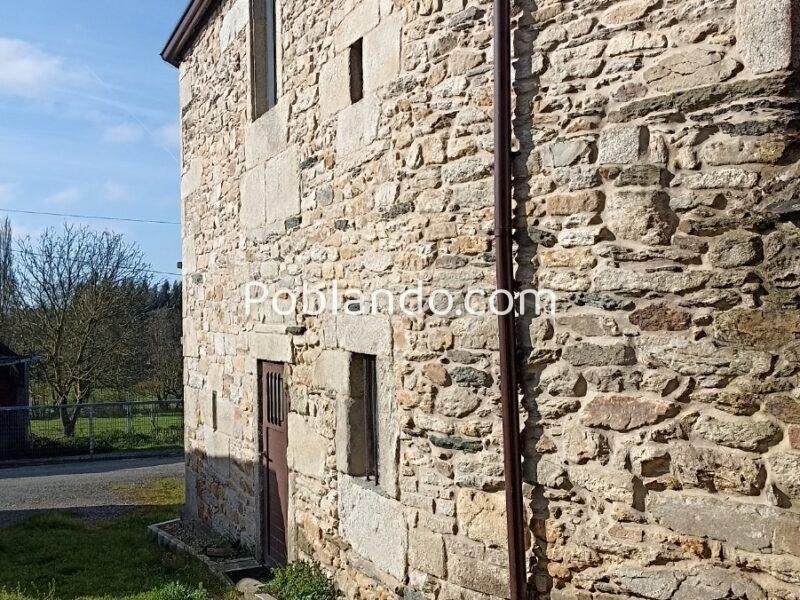 Casa de piedra con parcela