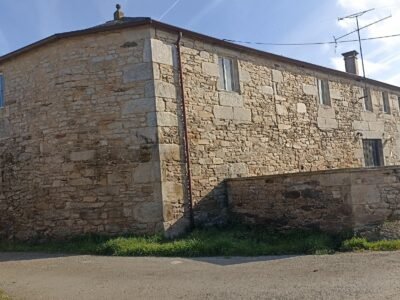 Casa de piedra con parcela