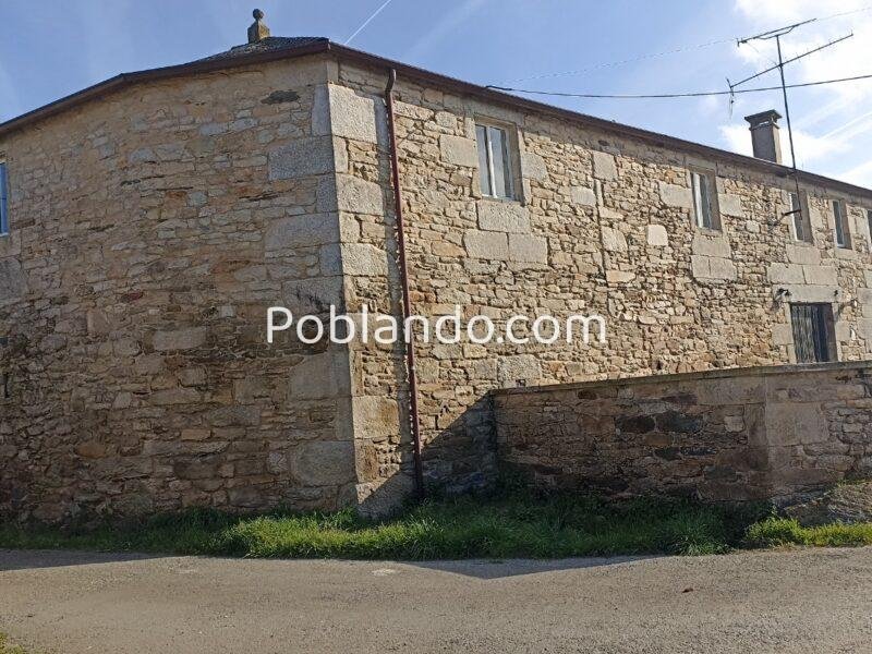 Casa de piedra con parcela