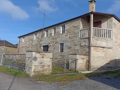 Casa de piedra con parcela