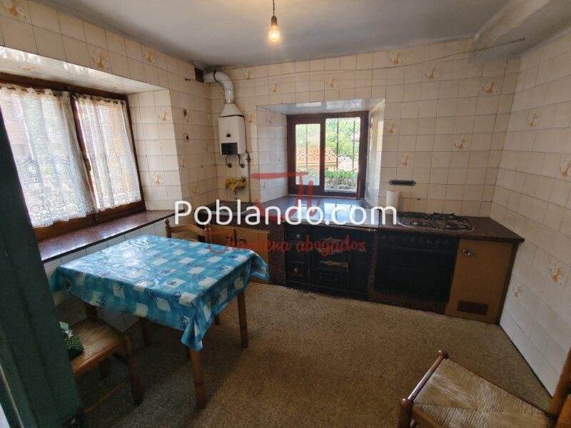 CASA CON PATIO Y GARAJE
