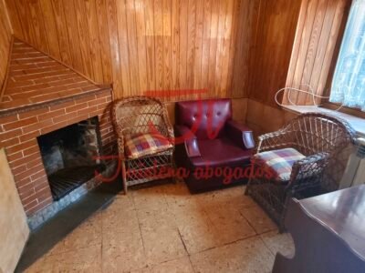 CASA CON PATIO Y GARAJE