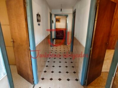 CASA CON PATIO Y GARAJE