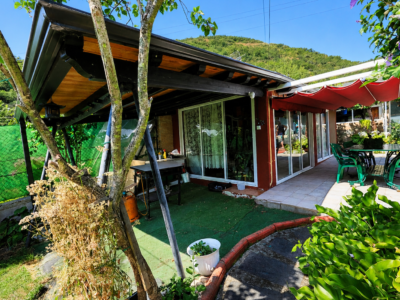 Espectacular casa de planta baja con parcela de 1.500 m² en entorno natural único