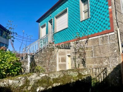 CASA CÉNTRICA, CON JARDÍN, FANTÁSTICAS PAREDES DE PIEDRA, TEJADO Y CANALONES NUEVOS. CEA, OURENSE (GALICIA)