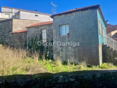 CASA CÉNTRICA, CON JARDÍN, FANTÁSTICAS PAREDES DE PIEDRA, TEJADO Y CANALONES NUEVOS. CEA, OURENSE (GALICIA)