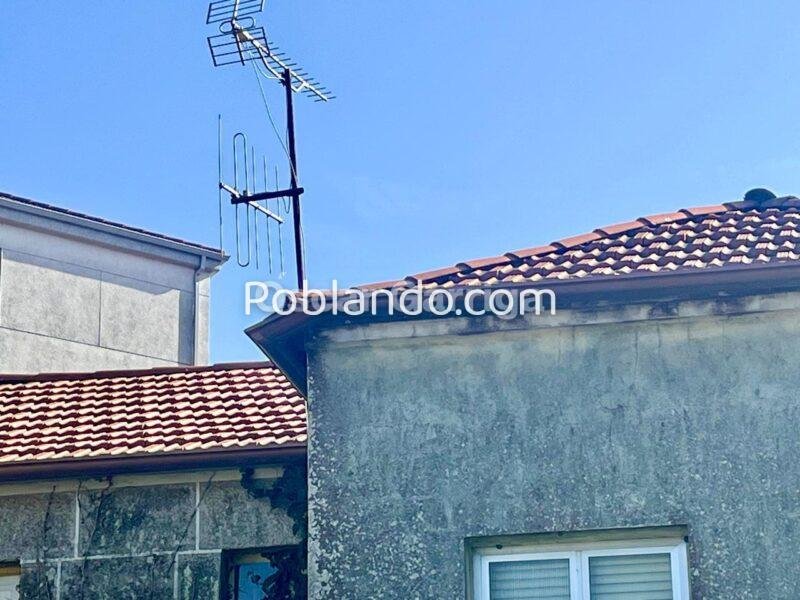 CASA CÉNTRICA, CON JARDÍN, FANTÁSTICAS PAREDES DE PIEDRA, TEJADO Y CANALONES NUEVOS. CEA, OURENSE (GALICIA)