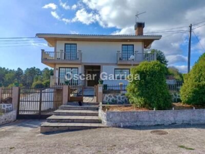 VIVIENDA INDEPENDIENTE TOTALMENTE AMUEBLADA DE 252 m2, CON FINCA DE 1350 m2 Y DOS DEPENDENCIAS AGRÍCOLAS DE 122m2 y 20 m2 RESPECTIVAMENTE. O BOLO, MASIDE, OURENSE, GALICIA (SPAIN)).