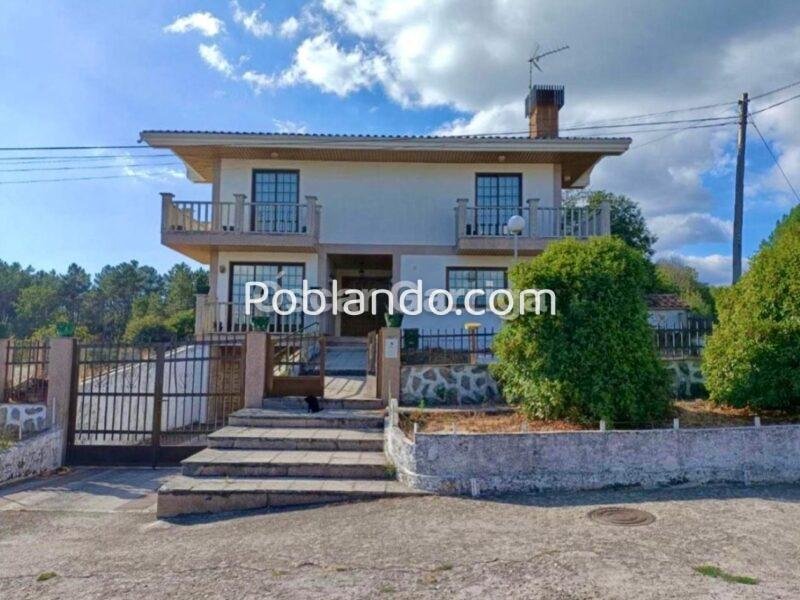 VIVIENDA INDEPENDIENTE TOTALMENTE AMUEBLADA DE 252 m2, CON FINCA DE 1350 m2 Y DOS DEPENDENCIAS AGRÍCOLAS DE 122m2 y 20 m2 RESPECTIVAMENTE. O BOLO, MASIDE, OURENSE, GALICIA (SPAIN)).
