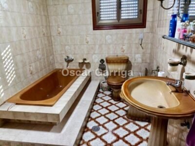 VIVIENDA INDEPENDIENTE TOTALMENTE AMUEBLADA DE 252 m2, CON FINCA DE 1350 m2 Y DOS DEPENDENCIAS AGRÍCOLAS DE 122m2 y 20 m2 RESPECTIVAMENTE. O BOLO, MASIDE, OURENSE, GALICIA (SPAIN)).