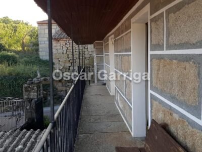 PRECIOSA CASA DE PUEBLO DE 190 m2, PIEDRA DEL PAIS, TEJADO PERFECTO, BALCÓN CON VISTAS, GARAJE Y FINCA DE 780 m2. EN OUTEIRO DE LAXE, ALLARIZ, OURENSE.-