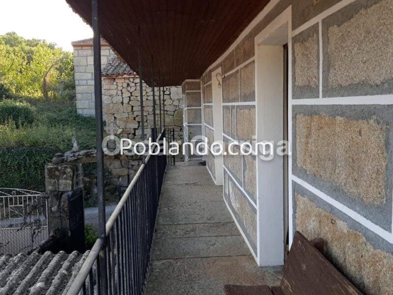 PRECIOSA CASA DE PUEBLO DE 190 m2, PIEDRA DEL PAIS, TEJADO PERFECTO, BALCÓN CON VISTAS, GARAJE Y FINCA DE 780 m2. EN OUTEIRO DE LAXE, ALLARIZ, OURENSE.-