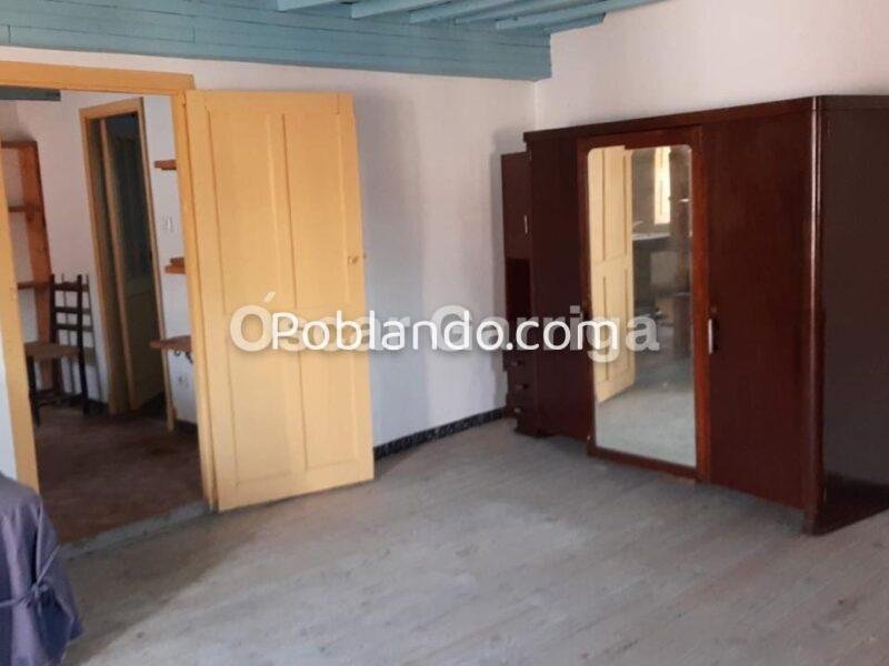 PRECIOSA CASA DE PUEBLO DE 190 m2, PIEDRA DEL PAIS, TEJADO PERFECTO, BALCÓN CON VISTAS, GARAJE Y FINCA DE 780 m2. EN OUTEIRO DE LAXE, ALLARIZ, OURENSE.-